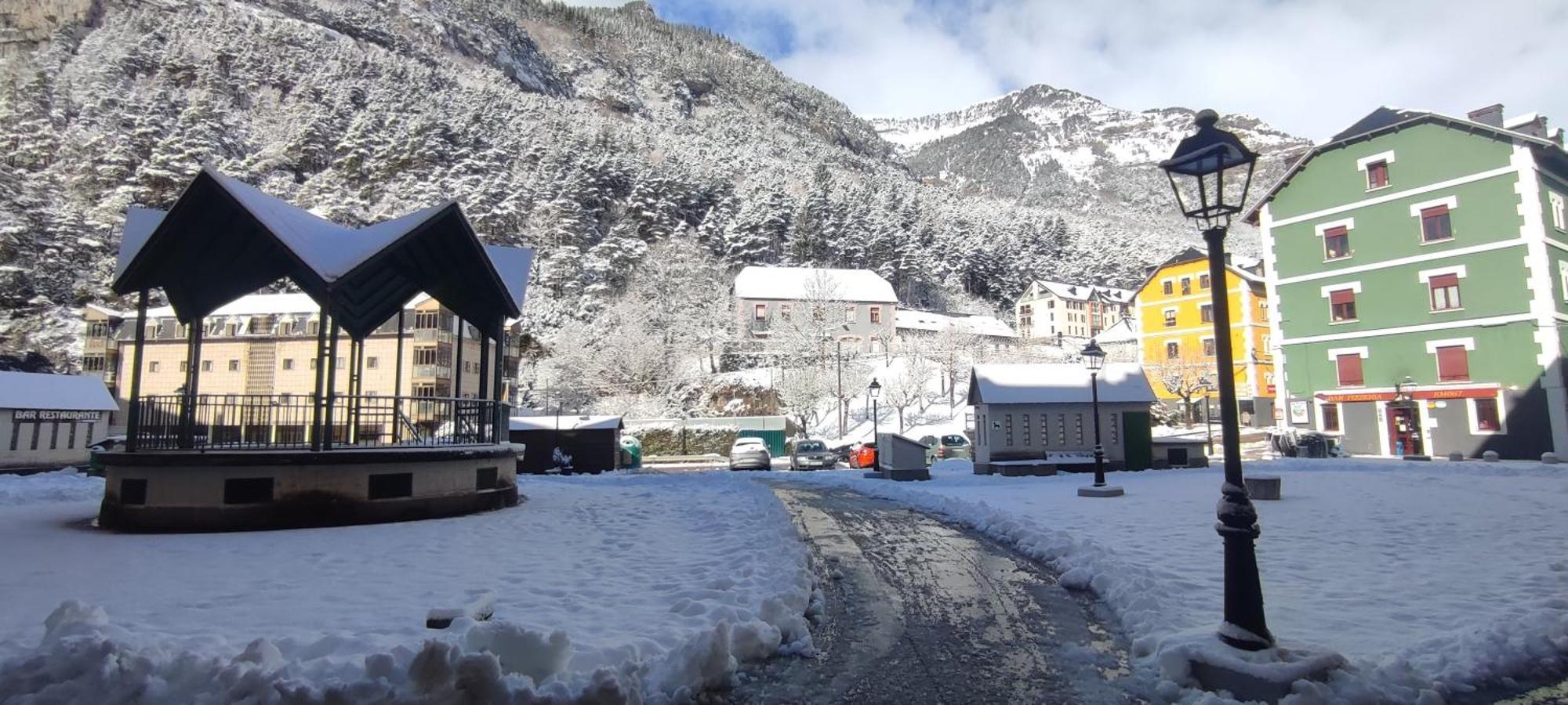 Carlina Canfranc Exterior foto